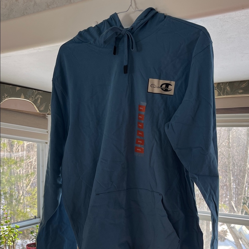Champion Men’s Sky Blue Pullover Hoodie. Small.